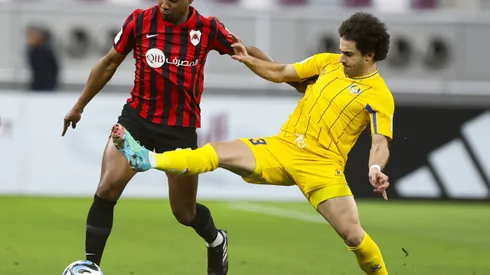 Al Rayyan SC v Al Gharafa SC - Qatar Cup Semi Final 2024 Thiago Henrique Mendes L of Al Rayyan SC is battling for the ball with Ahmed Alaaeildin Abdelmotaal of Al Gharafa SC during the Qatar Cup semi-final match between Al Rayyan SC and Al Gharafa SC at Khalifa International Stadium in Doha, Qatar, on May 1, 2024. DOHA Qatar PUBLICATIONxNOTxINxFRA Copyright: xNoushadxThekkayilx originalFilename:varittyakkal-alrayyan240502_npJgH.jpg