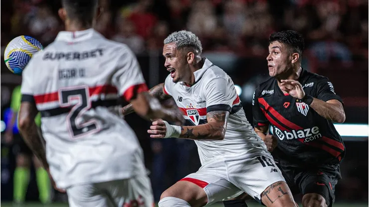 Luciano em atividade pelo São Paulo em partida contra o Atlético-GO. Foto: Isabela Azine/AGIF