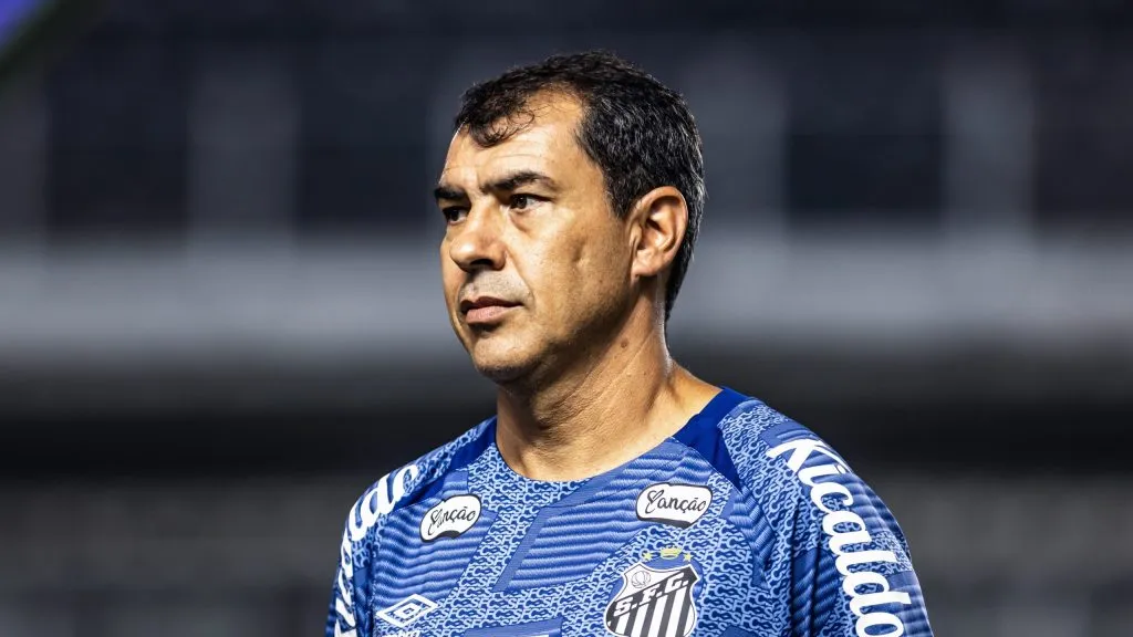 Carille é comunicado sobre desfalque no Santos. Foto: Abner Dourado/AGIF