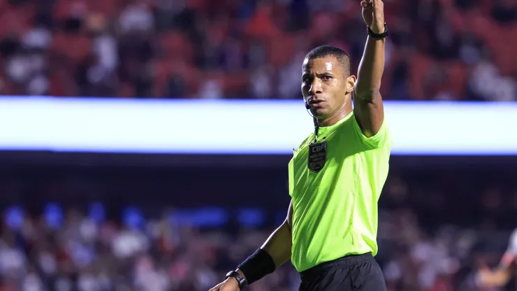 Árbitro Bruno Pereira Vasconcelos. Foto: Marcello Zambrana/AGIF