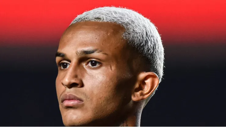 Wesley durante partida contra o São Paulo. Lateral é alvo da Europa.