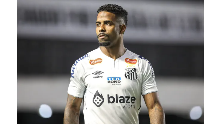 SP - SANTOS - 19/06/2024 - BRASILEIRO B 2024, SANTOS X GOIAS - Hayner jogador do Santos durante partida contra o Goias no estadio Vila Belmiro pelo campeonato Brasileiro B 2024. Foto: Reinaldo Campos/AGIF