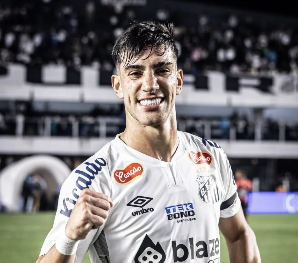 Em meio a interesses de clubes da Série A, atacante Pedrinho toma decisão de futuro no Santos