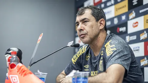 Carille vetou a contratação de mais um volante no Santos - Foto: Raul Baretta/SFC