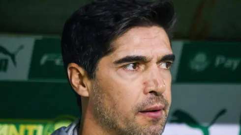 Abel vai pensar no time titular do Palmeiras contra Flamengo sem Mayke