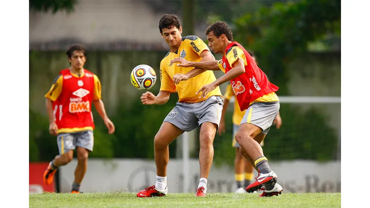 Alan Patrick (à direita) é revelado no Santos e pode defender Corinthians em 2025