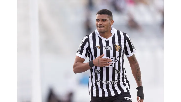 Coritiba e Ponte Preta duelam pela 20ª rodada da Série B.