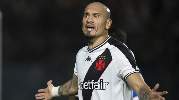 Maicon tem futuro definido no Vasco