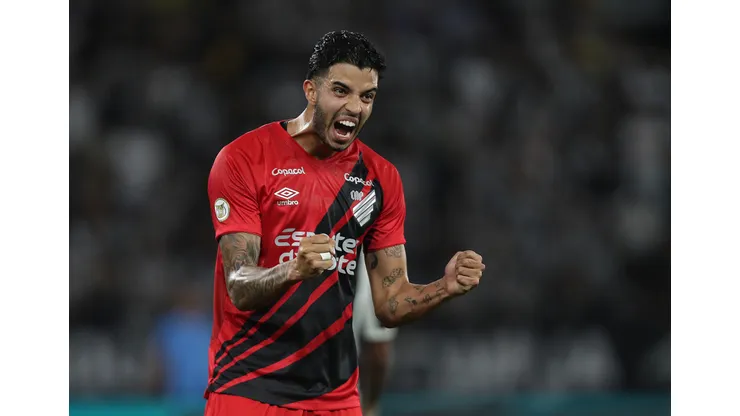 Internacional e Athletico-PR duelam na 22ª rodada da Série A.