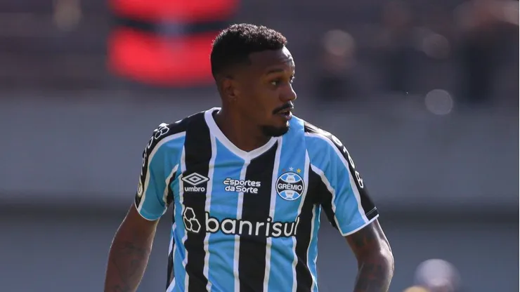 RS - CAXIAS DO SUL - 21/07/2024 - BRASILEIRO A 2024, GREMIO X VITORIA - Edenilson jogador do Gremio durante partida contra o Vitoria no estadio Francisco Stedile pelo campeonato Brasileiro A 2024.
