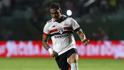 Luciano em ação contra o Goiás. Foto: Rubens Chiri / SPFC