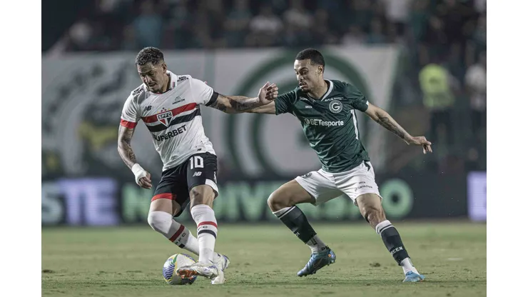 Luciano em ação no jogo entre Goiás x São Paulo