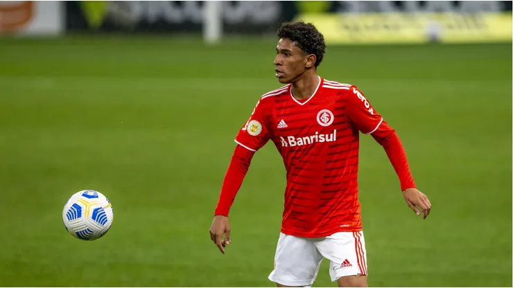 Internacional exige retorno de lateral emprestado a clube da Série B