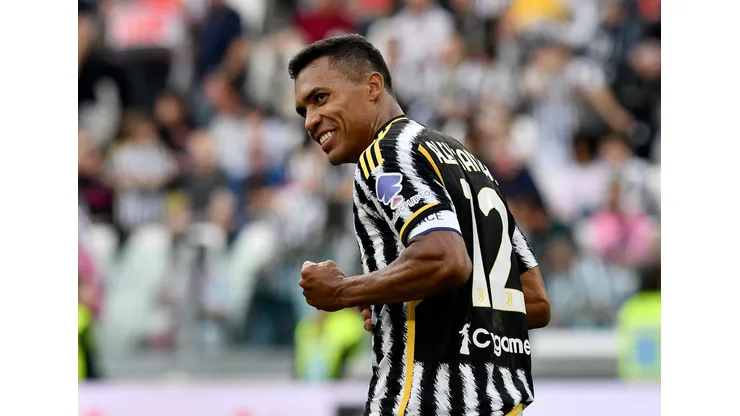 Alex Sandro tem sido especulado no São Paulo