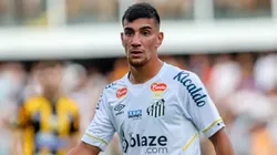 Foto: Reinaldo Campos/AGIF - Pedrinho em partida pelo Santos
