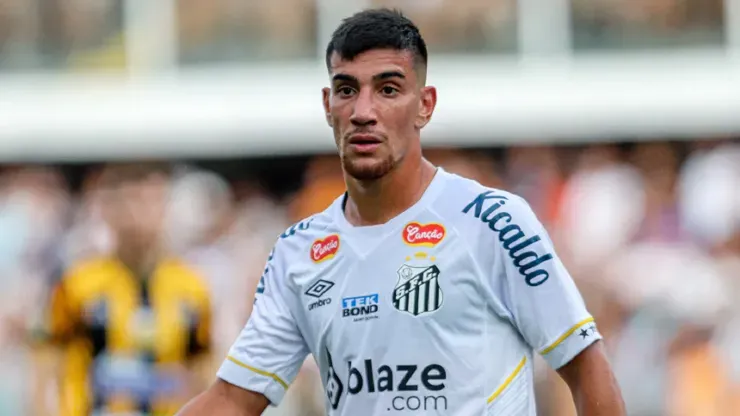 Foto: Reinaldo Campos/AGIF - Pedrinho em partida pelo Santos