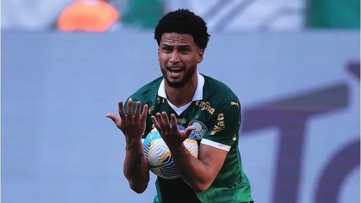 Murilo, do Palmeiras, estava envolvido no lance polêmico.