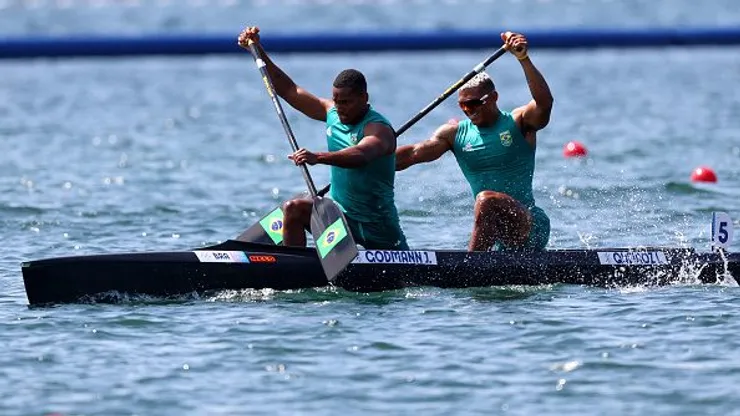 Isaquias Queiroz e Jacky Godmann terminaram em 8º no C2 500m nas Olimpíadas 2024