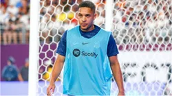 Foto: William Volcov/Imago - Vitor Roque em aquecimento.