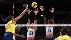 Ana Cristina em ataque contra a República Dominicana nas quartas de final