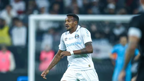 Edenílson em ação na partida de ida. FOTO: LUCAS UEBEL/GREMIO FBPA