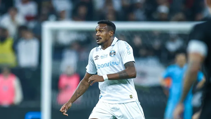 Edenílson em ação na partida de ida. FOTO: LUCAS UEBEL/GREMIO FBPA