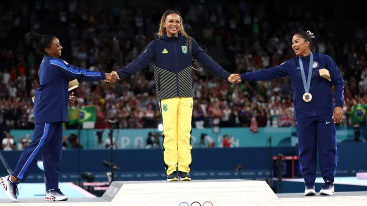 Simone Biles, Rebeca Andrade e Jordan Chiles - Foto: Naomi Baker/Getty Images