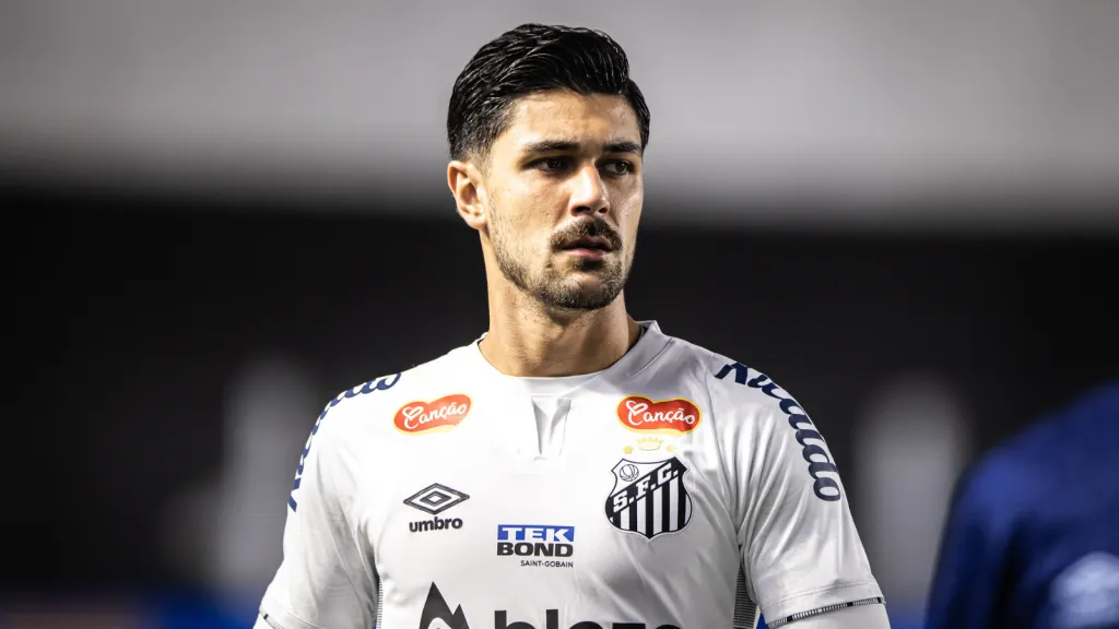 João Basso, atuando pelo Santos. Foto: Abner Dourado/AGIF