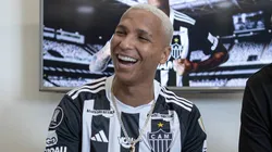 Deyverson é apresentado ao Atlético-MG. Foto: Pedro Souza / Atlético