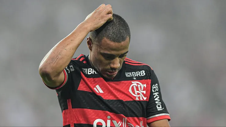 RJ - RIO DE JANEIRO - 31/07/2024 - BRASILEIRO A 2024, FLAMENGO X PALMEIRAS - De la Cruz jogador do Flamengo lamenta durante partida contra o Palmeiras no estadio Maracana pelo campeonato Brasileiro A 2024. Foto: Thiago Ribeiro/AGIF