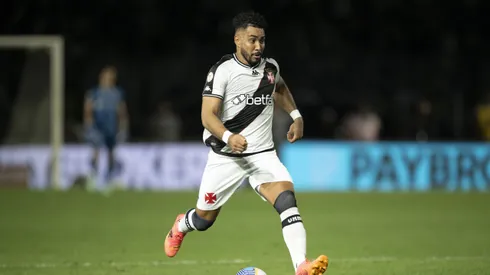 Meio-campista foi titular durante boa parte do confronto