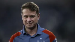 Treinador da Raposa chega pressionado para o clássico