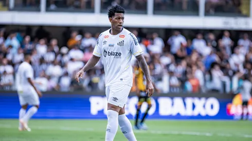 Defensor não fica à disposição de Carille