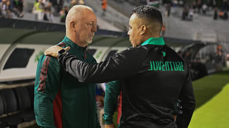 Mano Menezes e Jair Ventura, treinadores de Fluminense e Juventude, antes do jogo de ida das oitavas de final da Copa do Brasil, no Estádio Alfredo Jaconi, no dia 01/08/2024. Foto: Antônio Machado/Fotoarena/IMAGO
