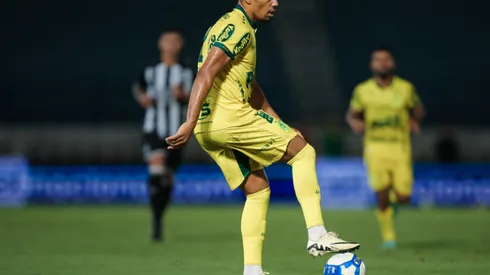 Mirassol e Brusque duelam pelo Brasileirão Série B.