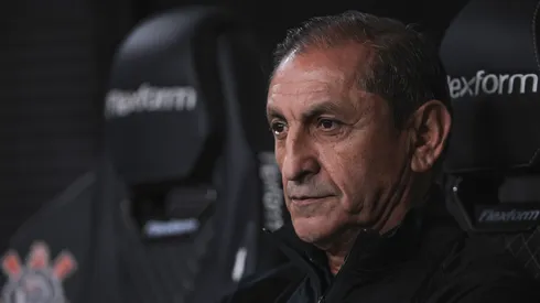 Ramón Díaz exerce preferência por certos jogadores no Corinthians. Foto: Ettore Chiereguini/AGIF