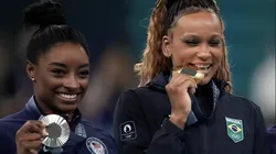 Simone Biles (esquerda) e Rebeca Andrade (direita) – Foto: Alexandre Loureiro/COB