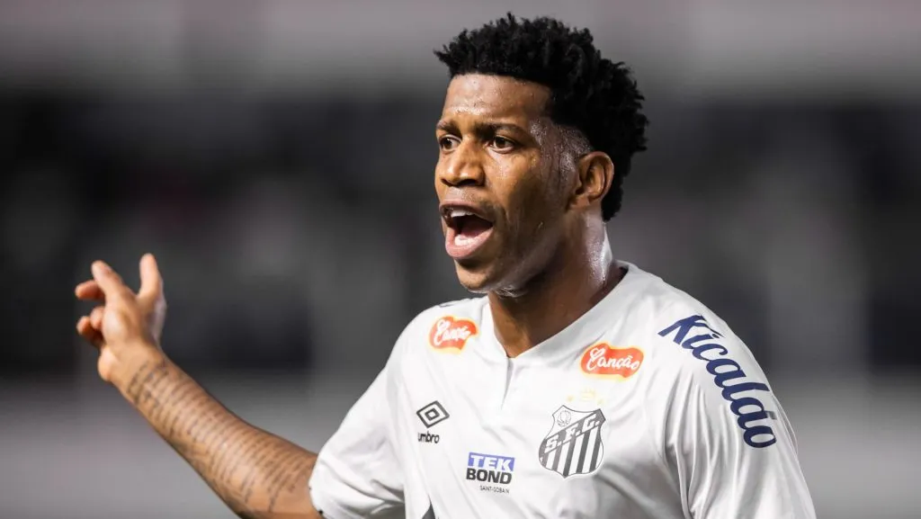 Situação envolvendo Gil esquenta os bastidores da Vila