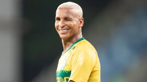 Deyverson chega a BH para assinar com Galo