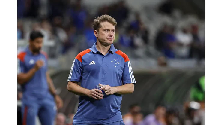 Fernando Seabra tecnico do Cruzeiro durante partida contra o Fluminense no estadio Mineirao pelo campeonato Brasileiro A 2024.