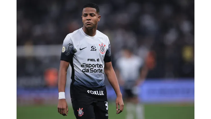 Wesley, atacante do Corinthians durante partida contra o Gremio na Arena Corinthians pelo Brasileirão A 2024.