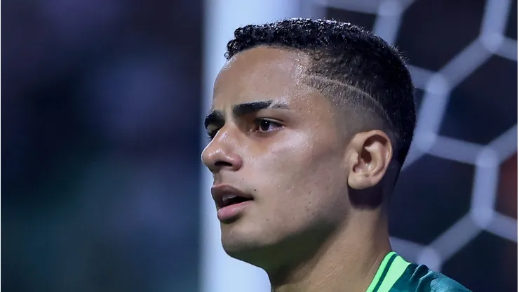 Giovani durante partida contra o Bragantino. Atacante não recebeu muitas chances no Verdão.