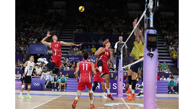 Ataque dos EUA contra o Brasil no vôlei masculino nas Olimpíadas 2024