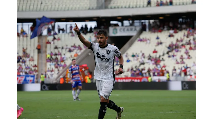 Oscar Romero jogador do Botafogo durante partida contra o Fortaleza na Arena Castelao pelo campeonato Brasileiro A 2024.