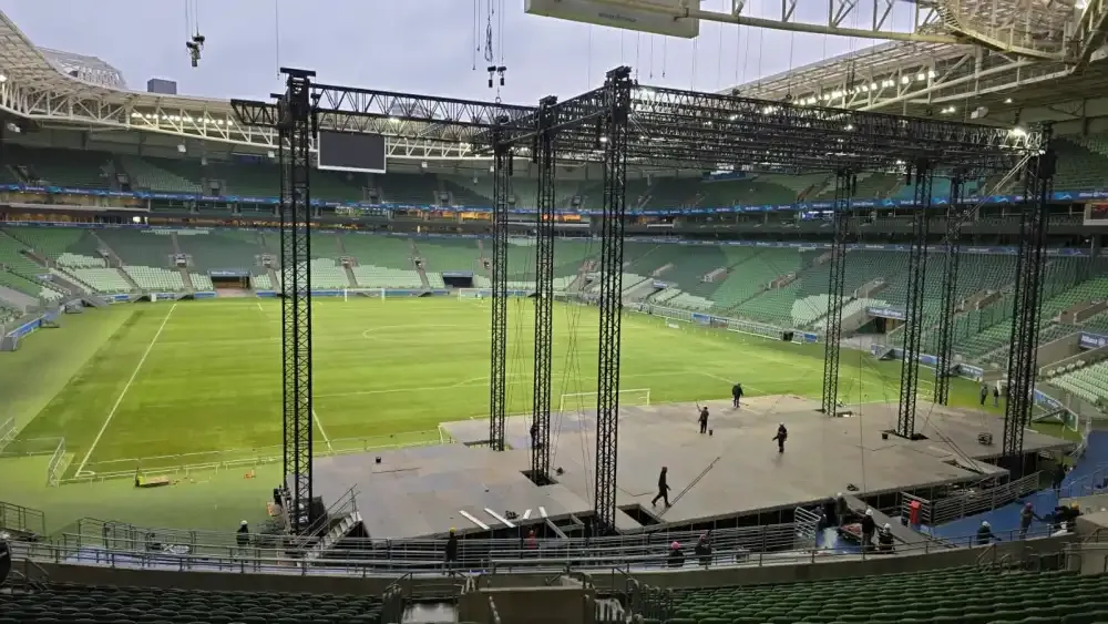 Palco sendo construído no Allianz Parque para show. Foto: Palmeiras