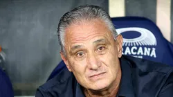 Tite durante jogo no Maracanã. Rubro-Negro está em vantagem no confronto.
