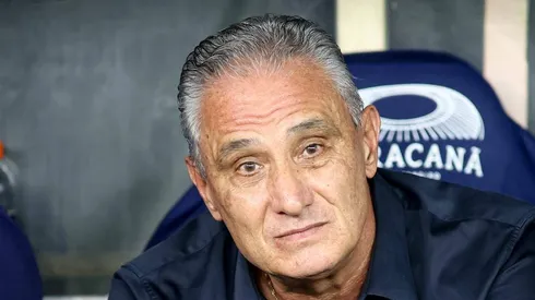 Tite durante jogo no Maracanã. Rubro-Negro está em vantagem no confronto.