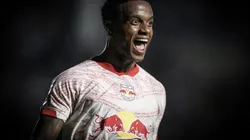 Bragantino e Athletico-PR duelam por vaga decisiva.