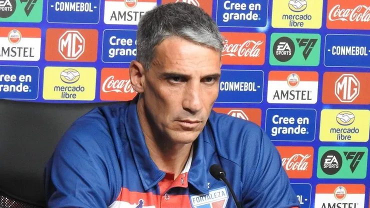Juan Pablo Vojvoda em entrevista coletiva na partida entre Fortaleza e LDU, pela final da Copa Sul-Americana de 2023, no Uruguai, no dia 28/10. Foto: Enzo vignoli/Fotoarena/IMAGO