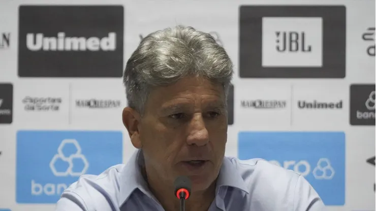 Renato durante coletiva na Ligga Arena. Técnico fala sobre meio-campista.